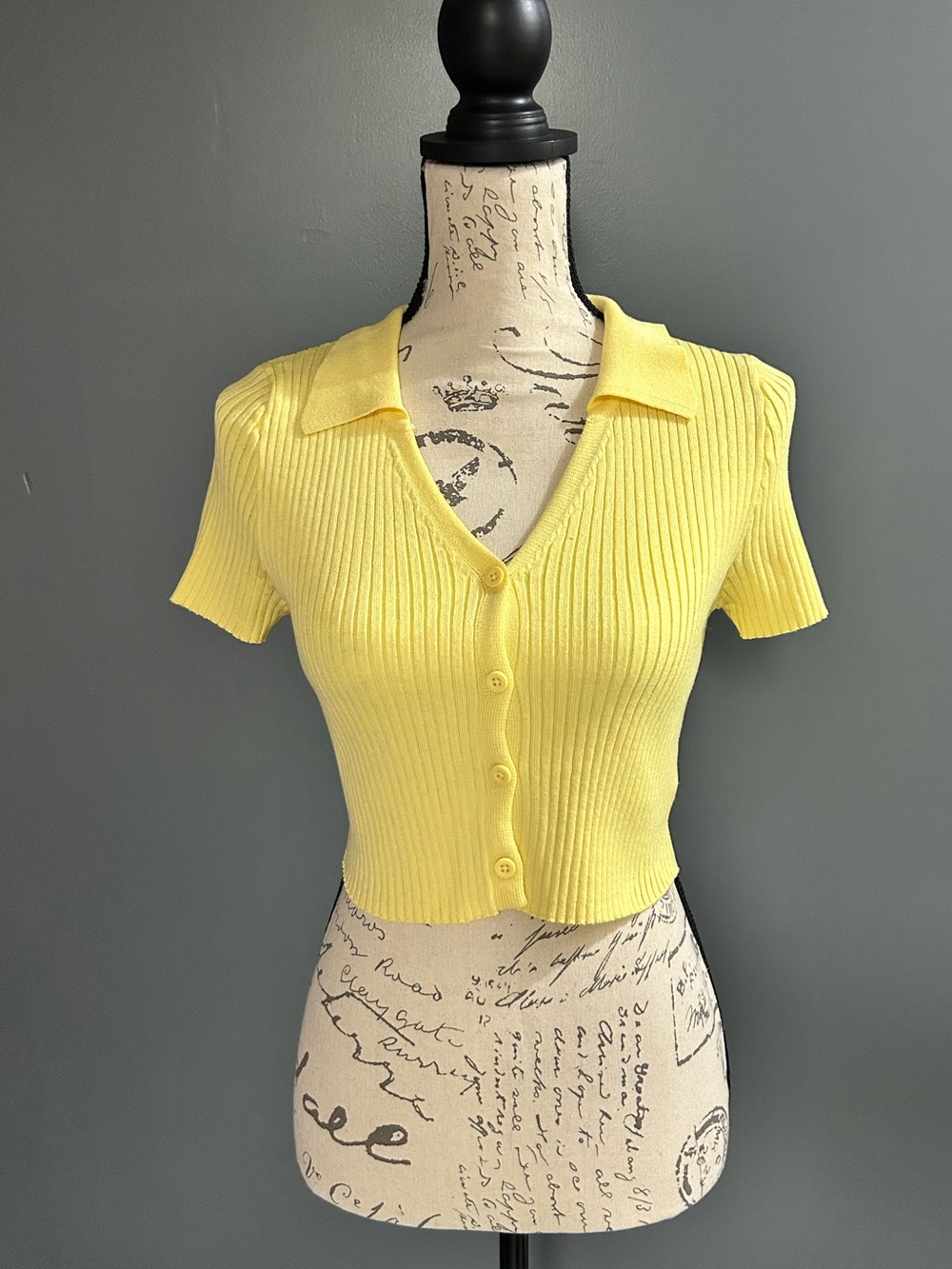 Yellow Ribbed Short-Sleeve Collared Button-Up Top
